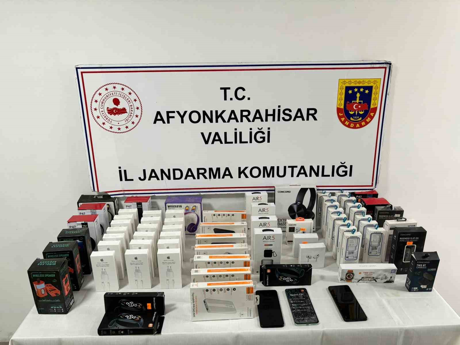 Onlarca kaçak telefon yakalandı!