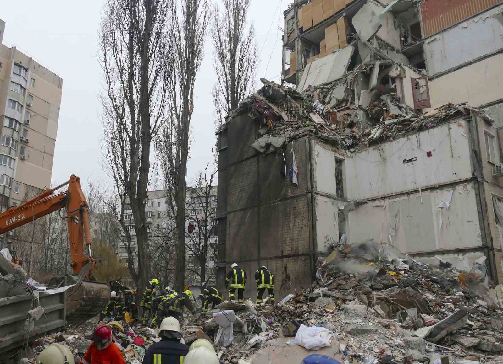 Rusya, Odessa’da apartmanı vurdu: 3 ölü, 8 yaralı