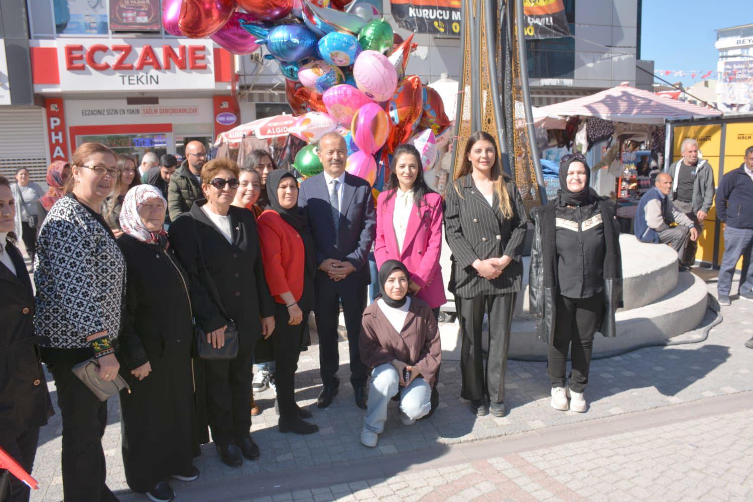 “Arkamızda devlet, gönlümüzde millet, aklımızda hizmet var”