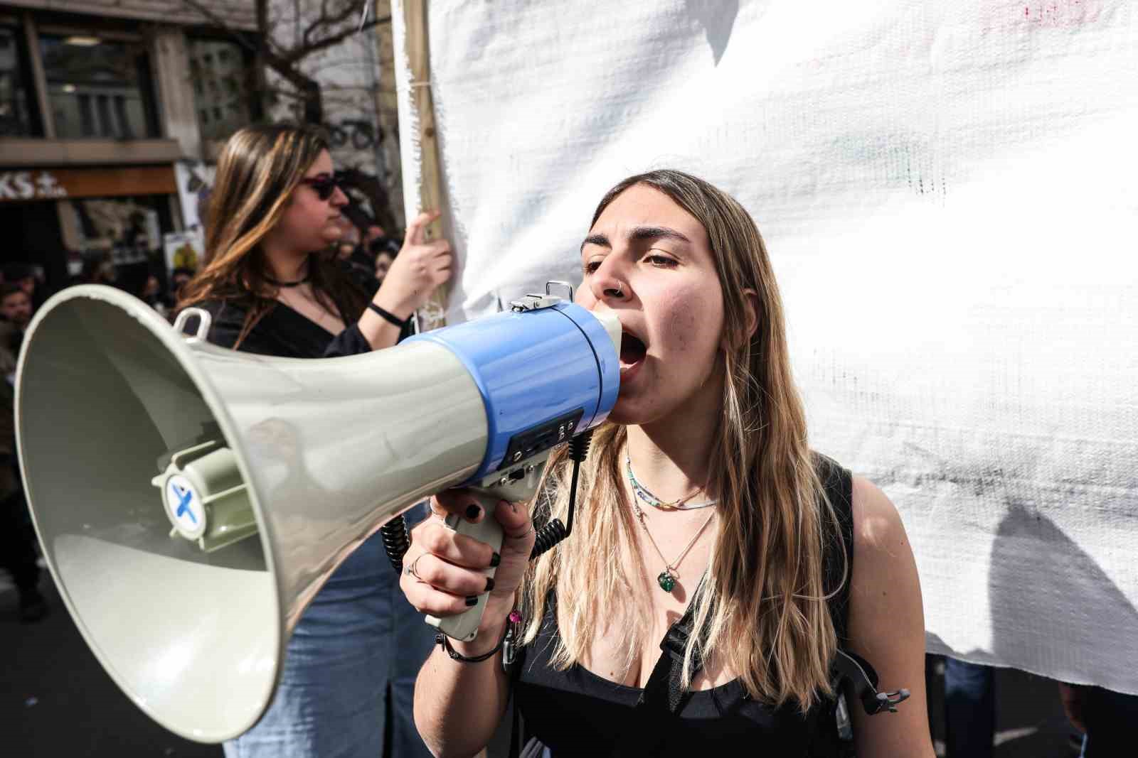 Yunanistan’da binlerce kişiden “özel üniversite” protestosu