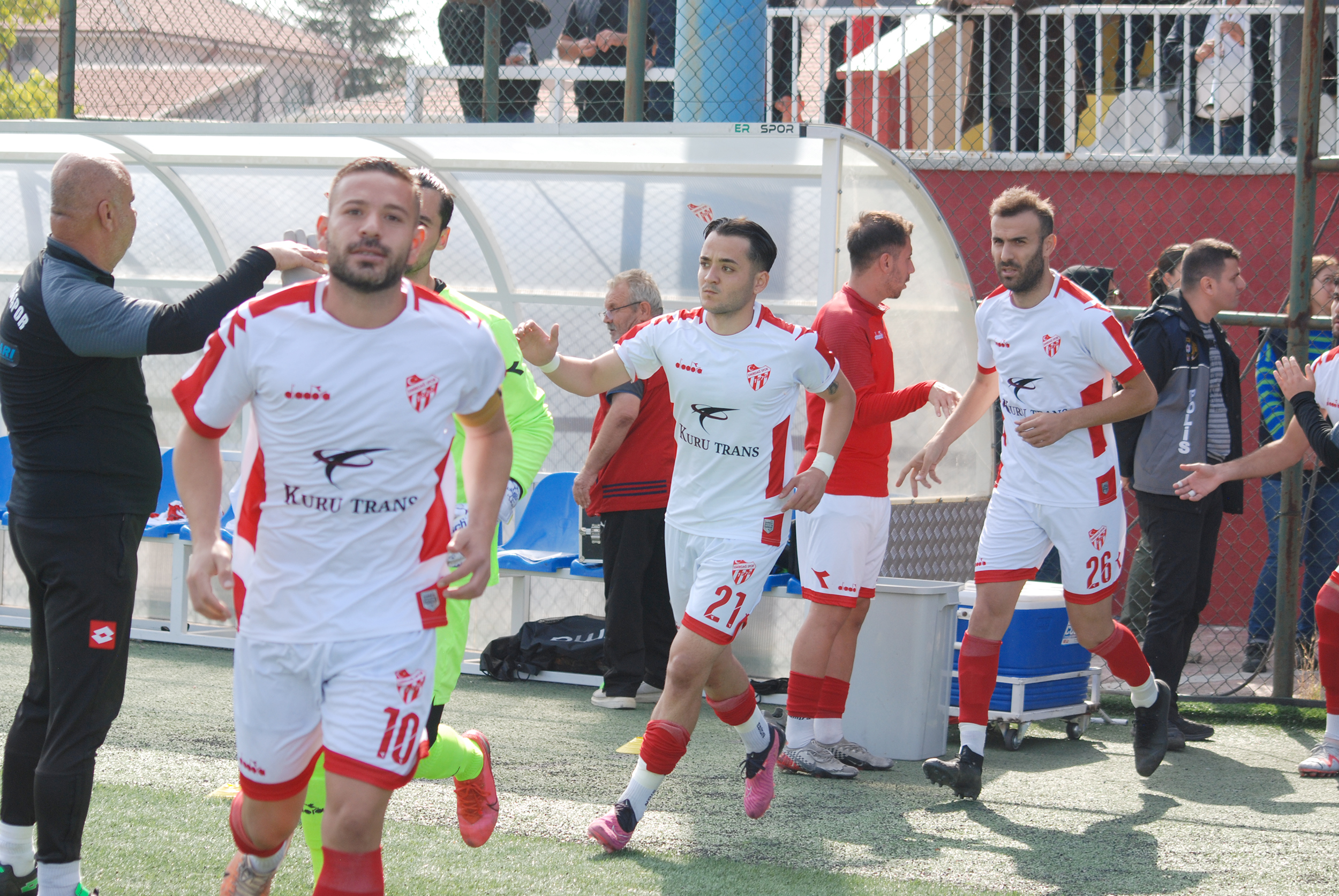 Emirdağspor sahada 6 kişi kaldı, maç tatil edildi