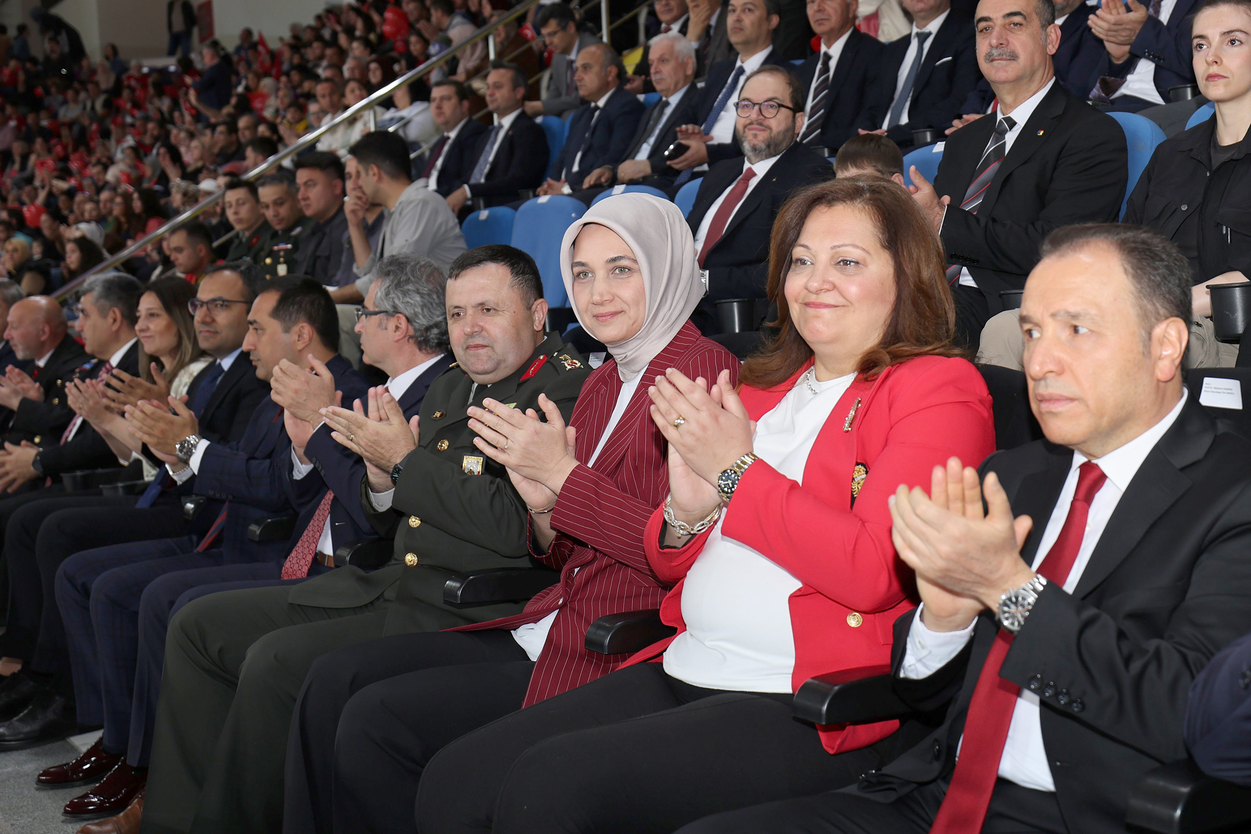 23 Nisan coşkusu  Afyon’u sardı