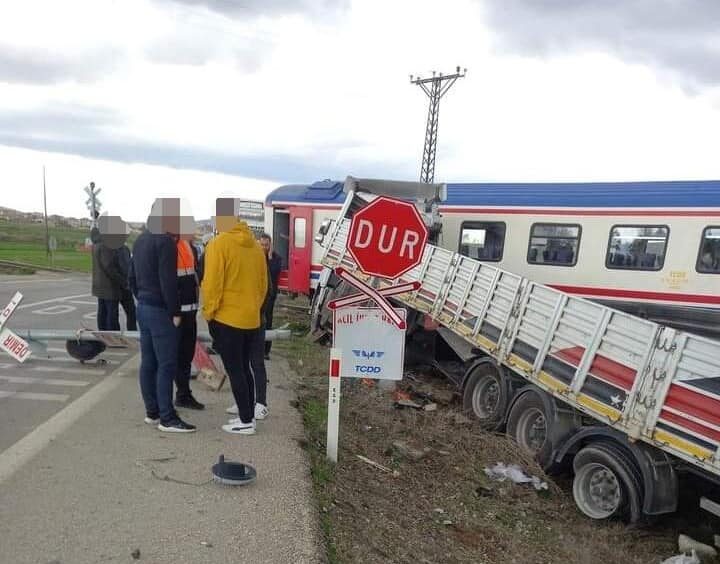 İhsaniye’de tren kazası!