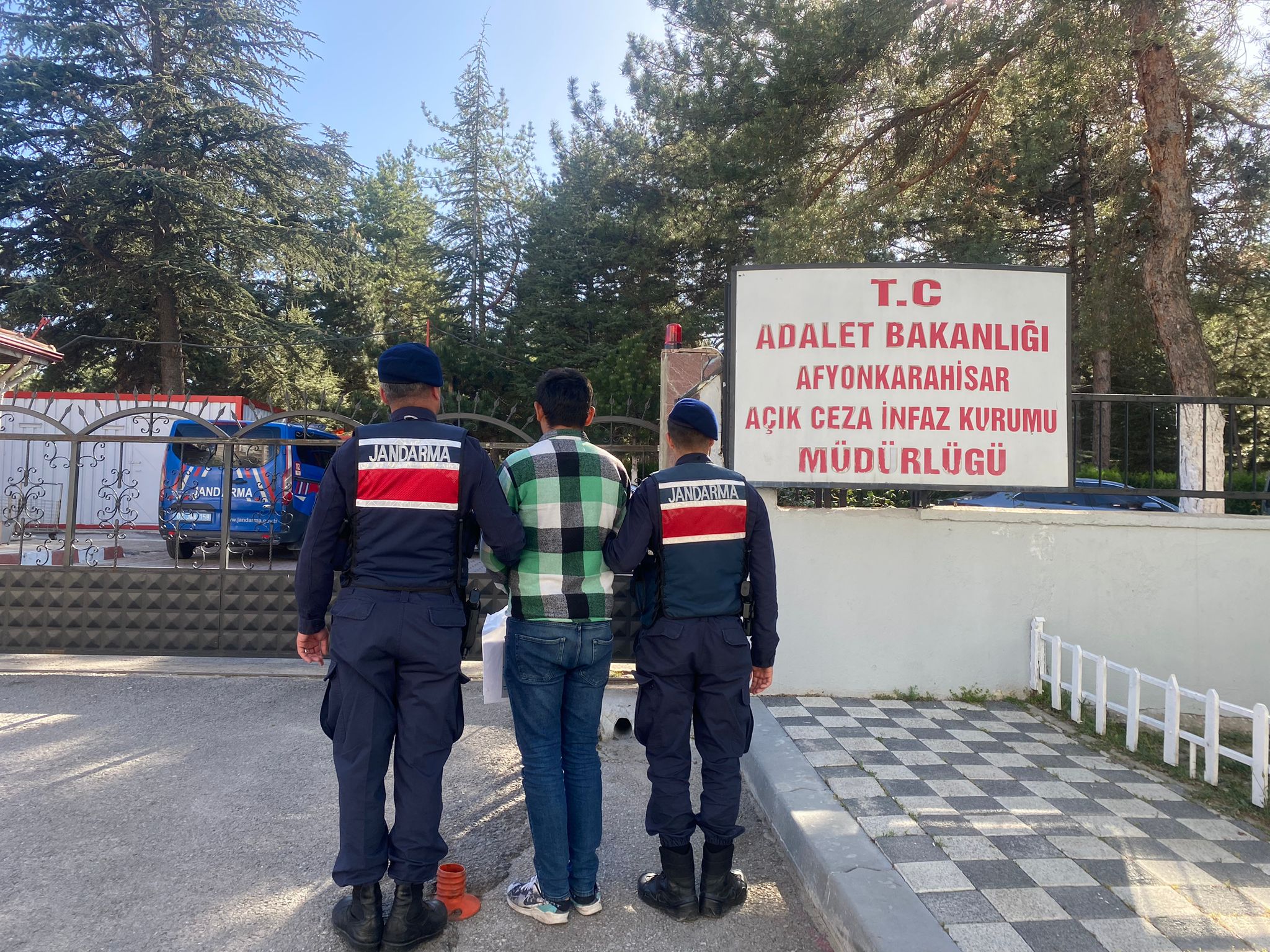 Afyonkarahisar’da firari 3 hükümlü yakalandı