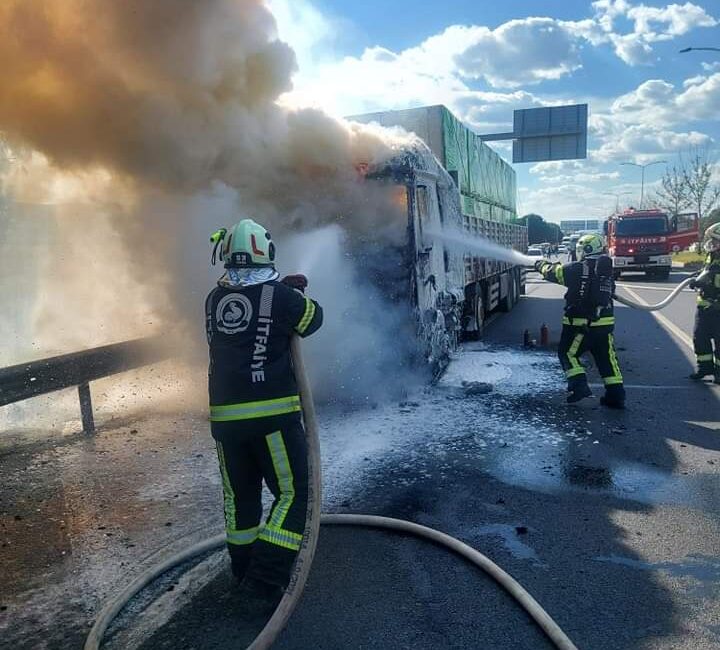 Denizli’de inşaat malzemeleri yüklü