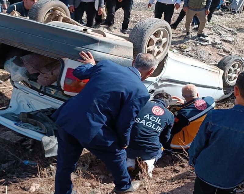 Yüksekova’da otomobil devrildi: Çok sayıda yaralı var!