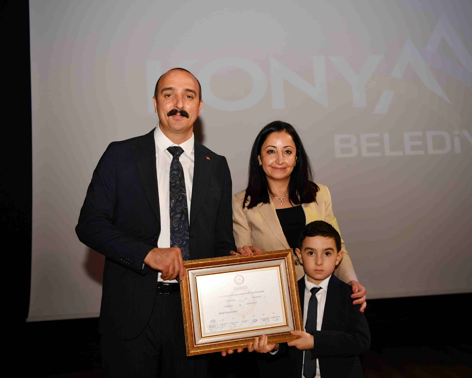 Konyaaltı Belediye Başkanı Cem Başkan, mazbatasını aldı