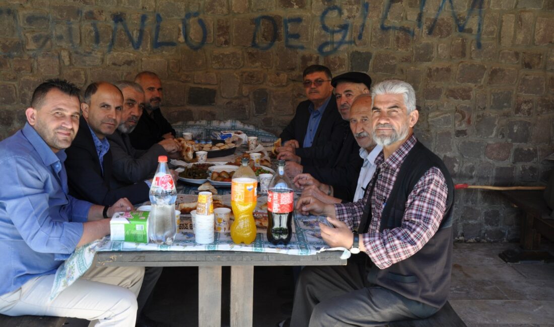 Erkmen beldesinde bayramlaşma töreni