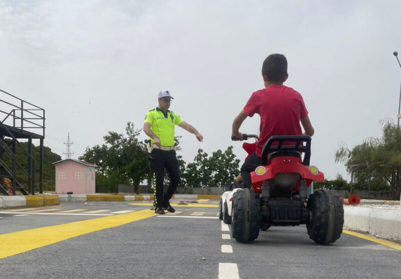 Çocuk Trafik Eğitim Parkı’nda öğrencilere uygulamalı trafik eğitimi verildi