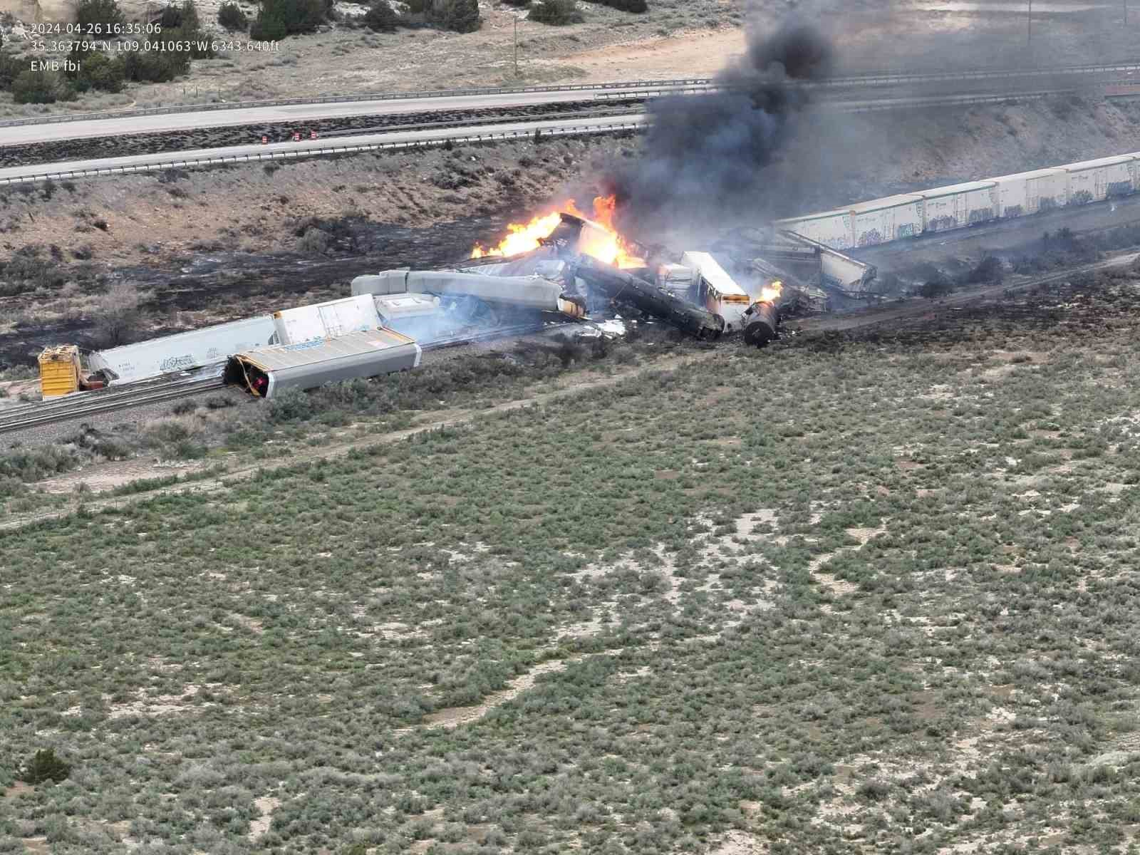 ABD’de raydan çıkan yük treni alev aldı