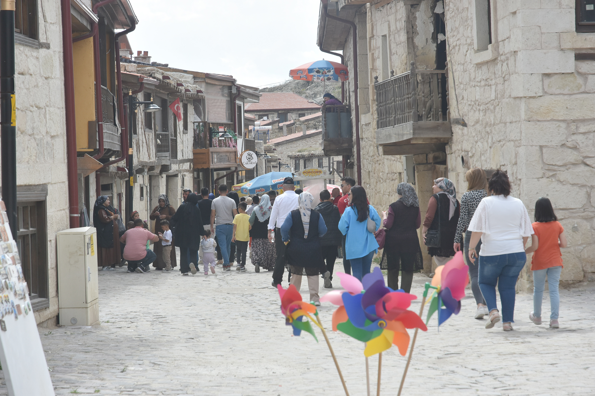 Frigya, bayramda yerli  turistle hareketlendi