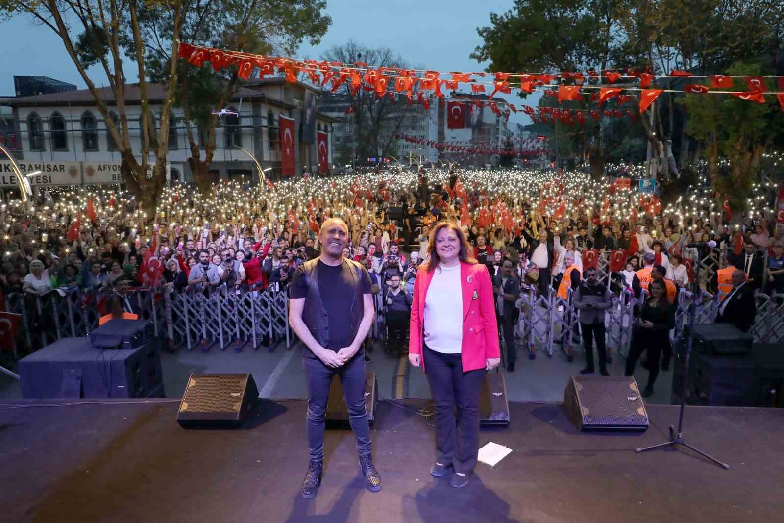 Haluk Levent Afyonkarahisar’ı salladı