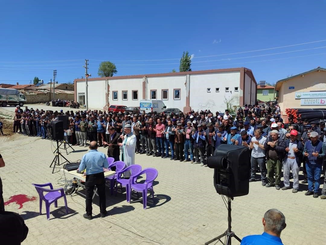 Şuhut’ta köy sakinleri yağmur duasına çıktı