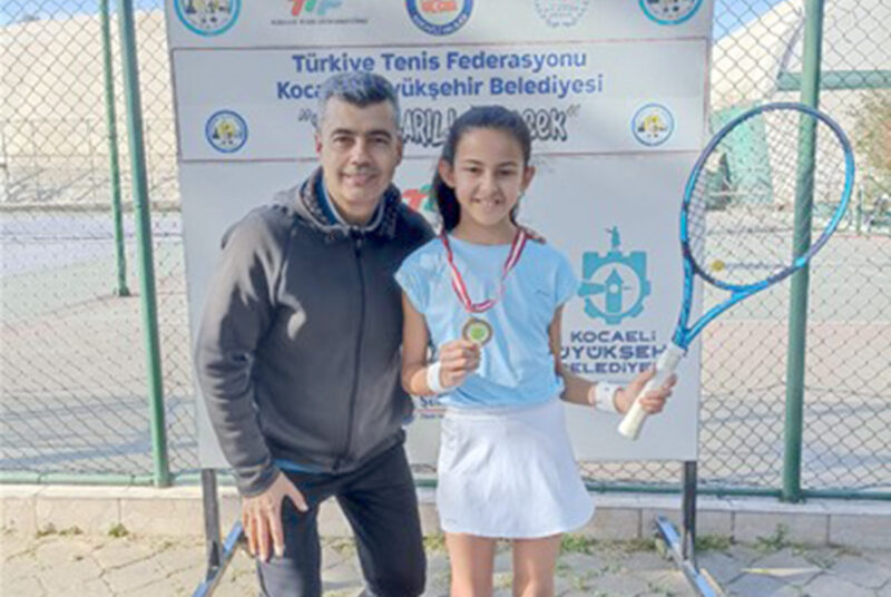 Tenis müsabakaları nefes kesti