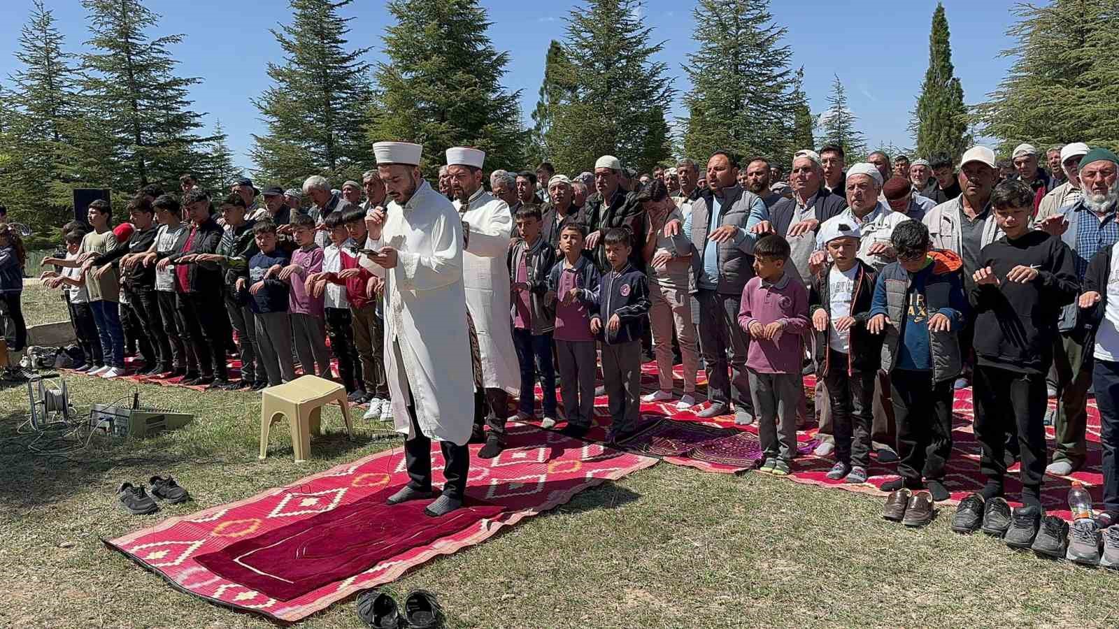 Yağmur duasına çıkıp 4 bin kişilik hayır yaptılar