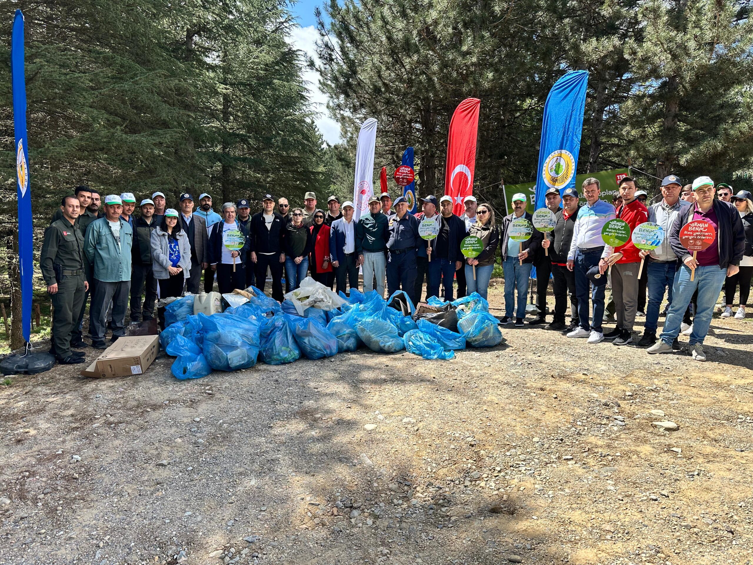 Sandıklı’daki Akdağ’da temizlik çalışması yapıldı