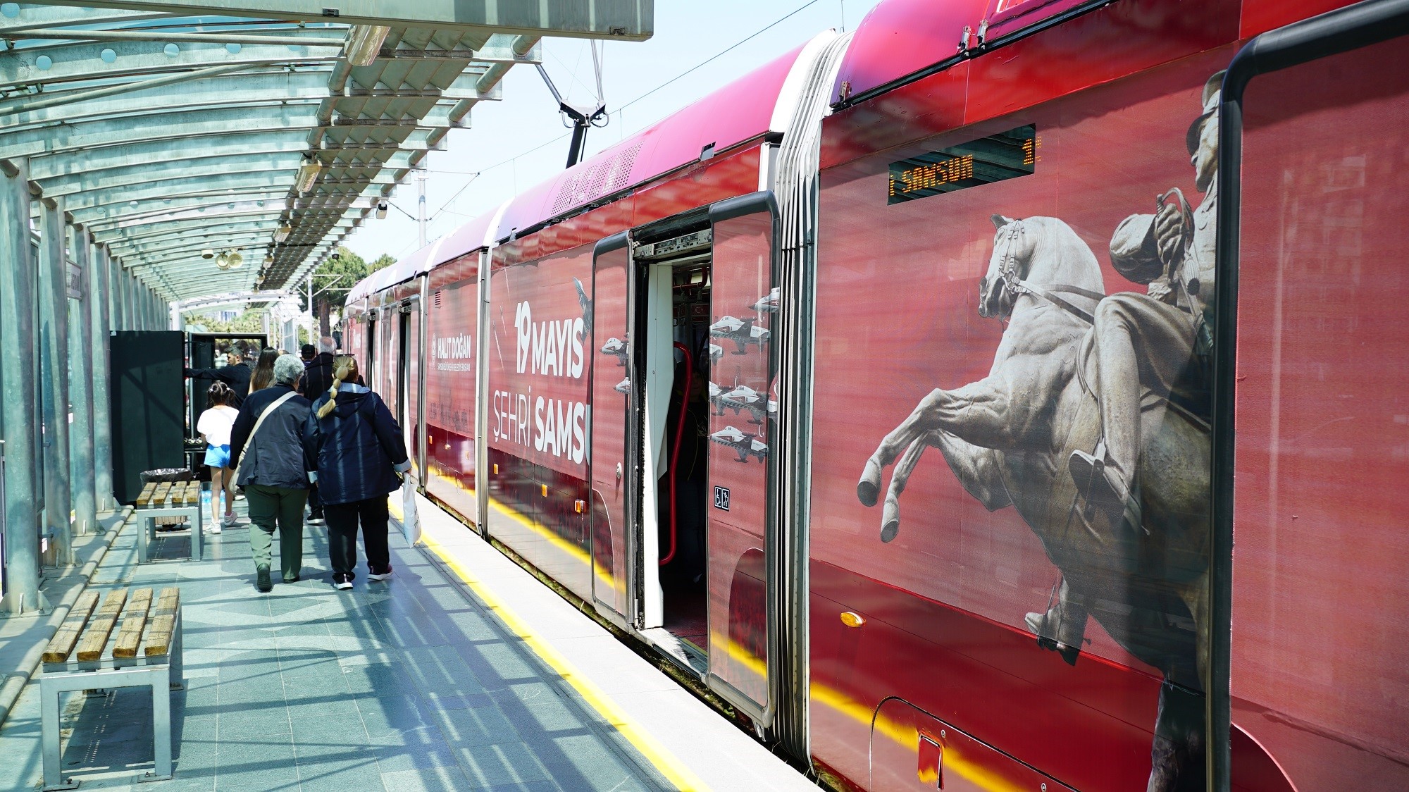 Samsun tramvayları 19 Mayıs’a özel giyindi