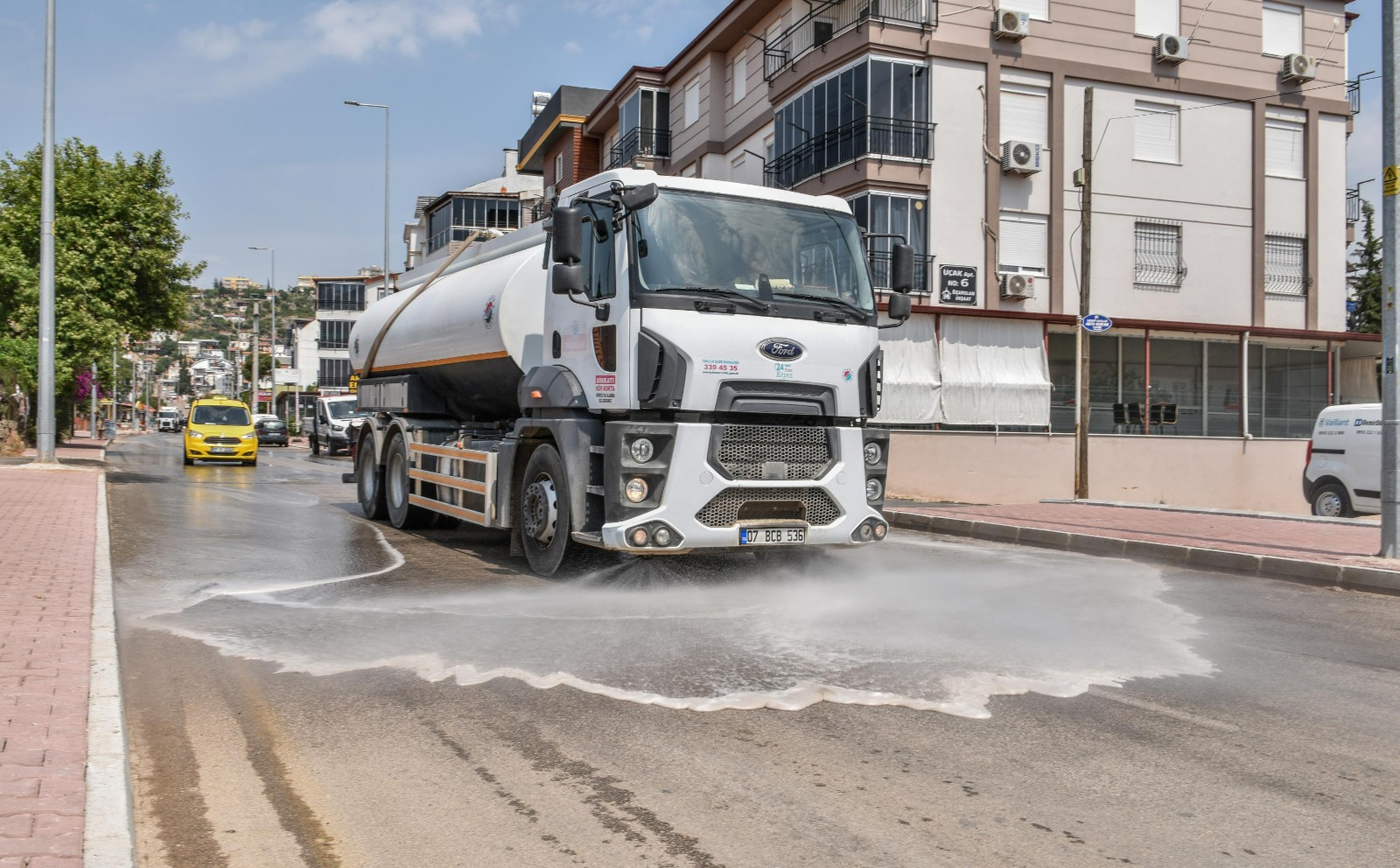 Kepez’den mahallelere bahar temizliği