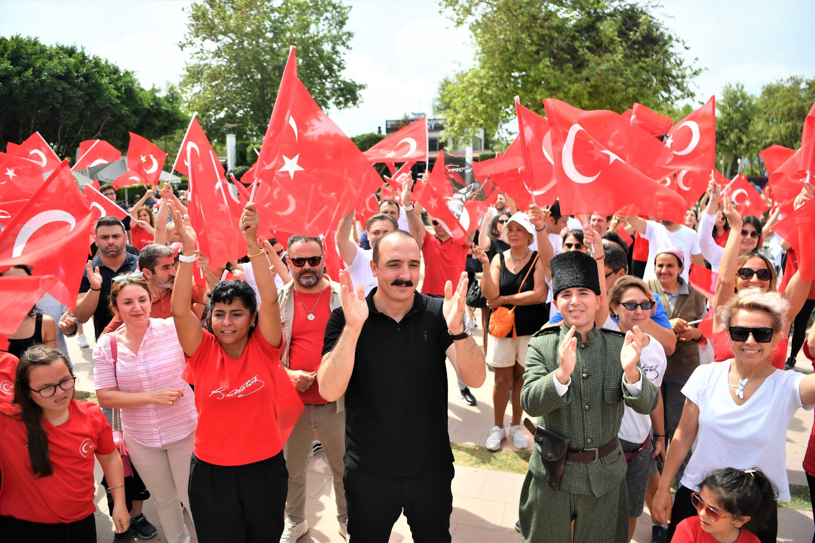 Konyaaltı Kent Meydanı’nda 19 Mayıs kutlaması