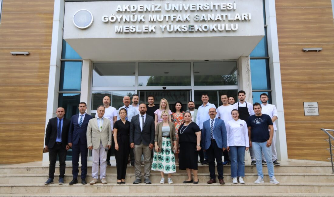 Akdeniz Üniversitesi Rektörü Prof.