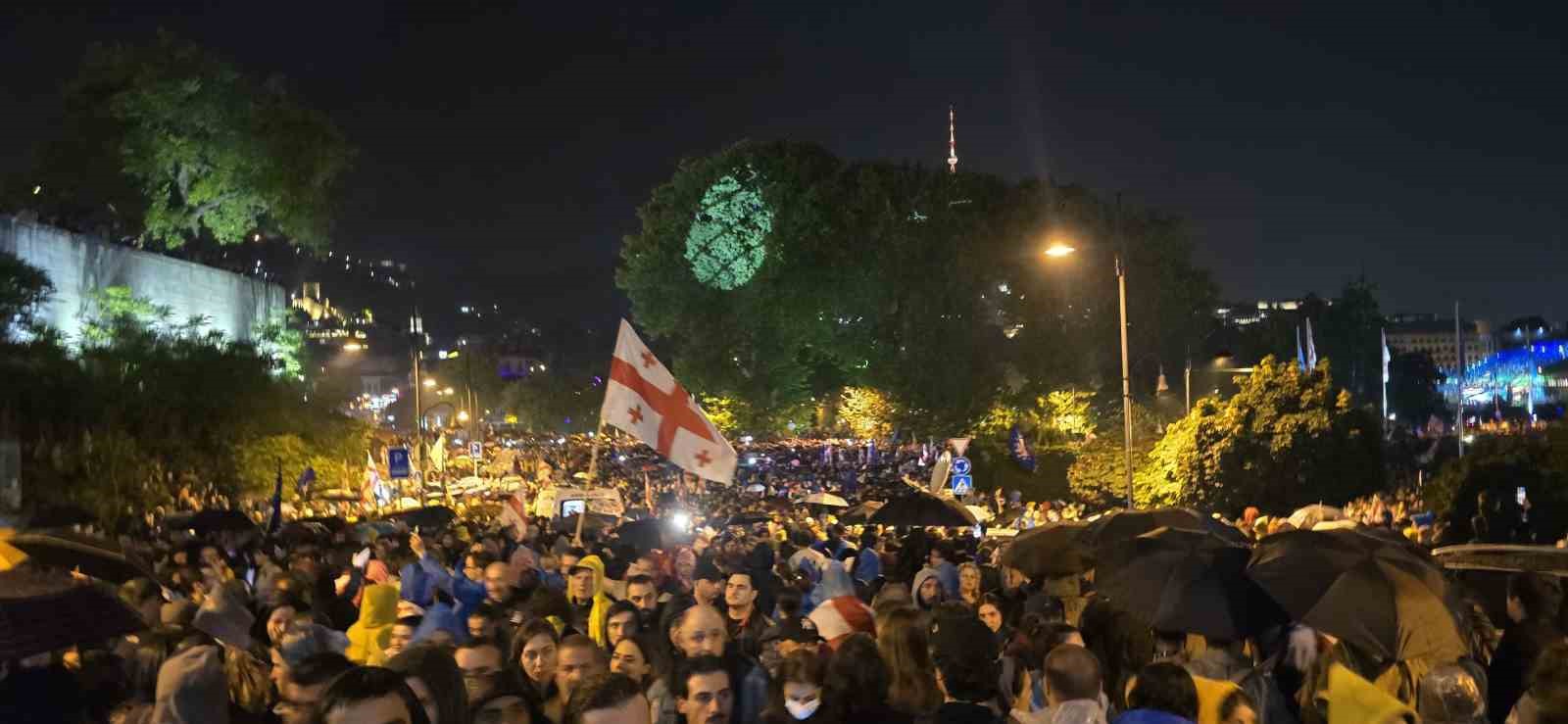 Yasa tasarısına karşı yürüdü!