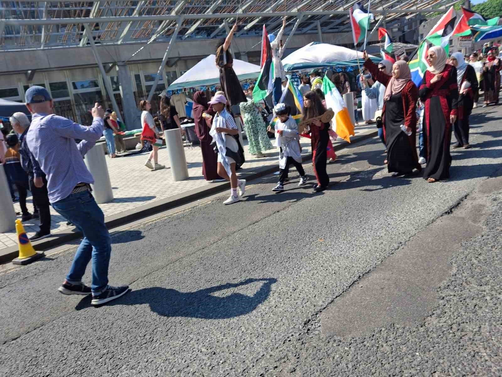 “Barış sağlanana kadar meydanlardayız”