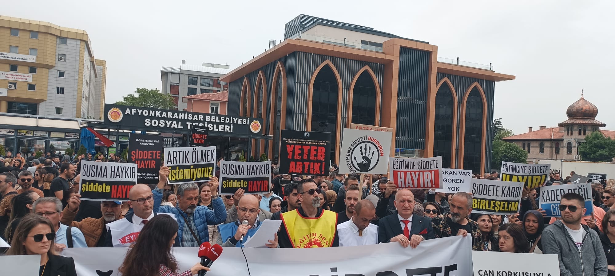 “Eğitimciye şiddete  artık yeter diyoruz”