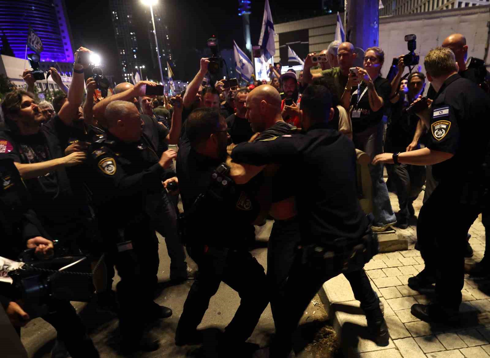 Hükümet karşıtı protesto!