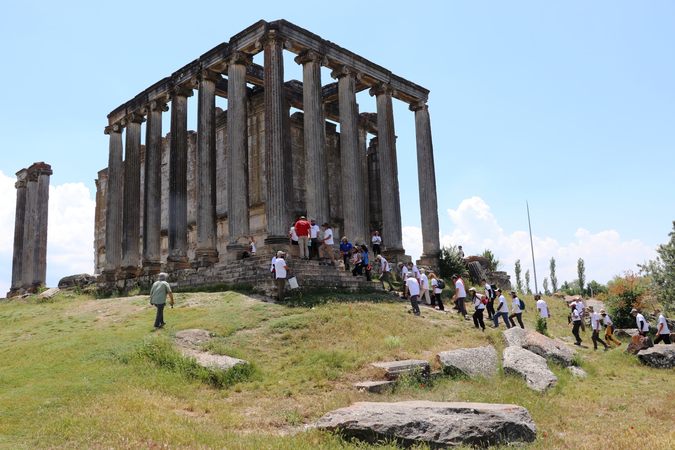 Kütahya’da dağcılar Aizanoi’de yürüyüş yaptı