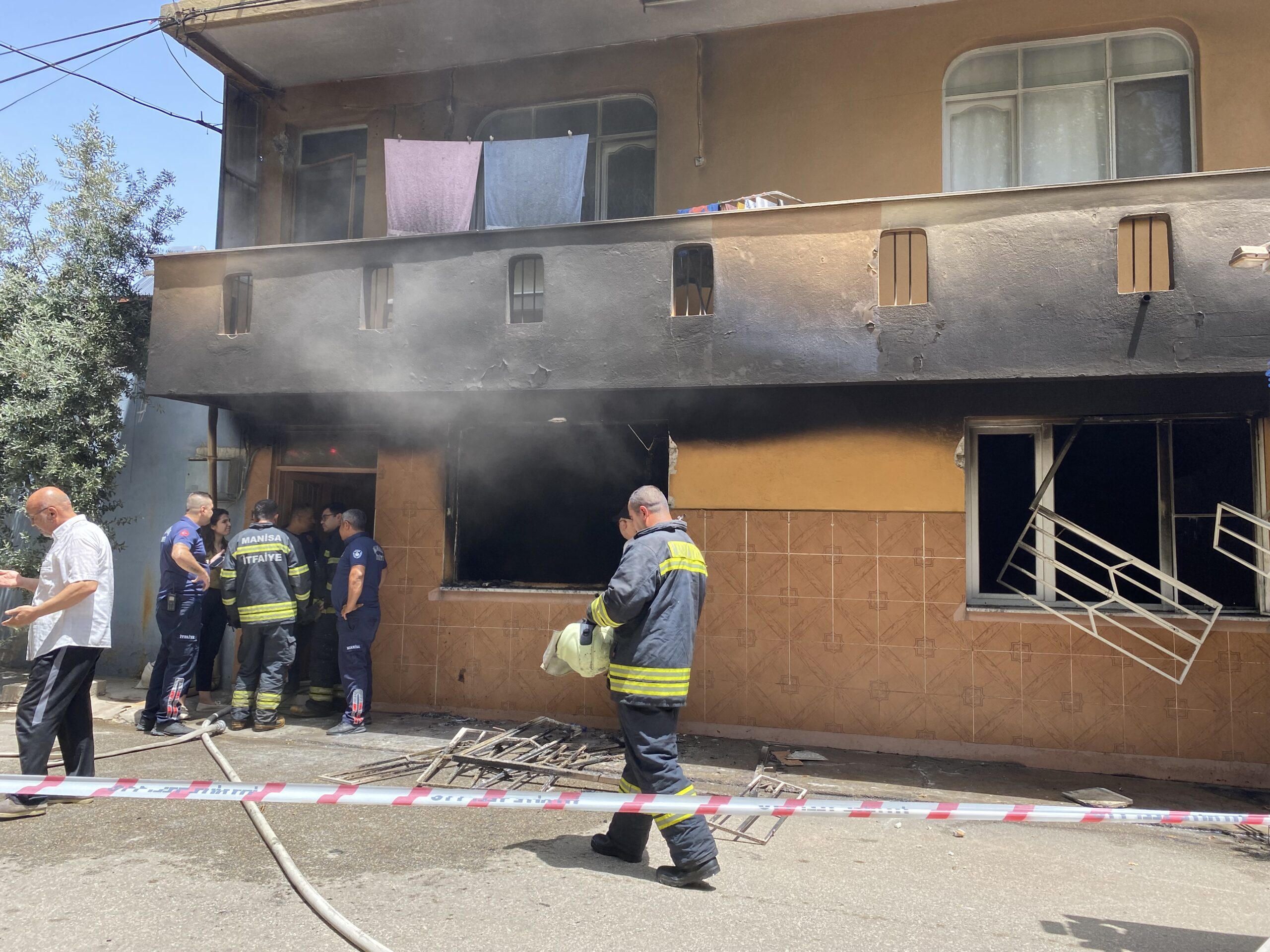 Manisa’da evde çıkan yangında yatalak kadın öldü