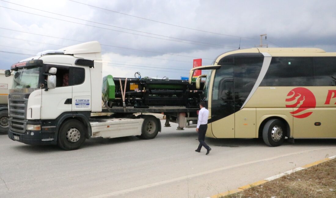 Afyonkarahisar’da tır ile otobüsün