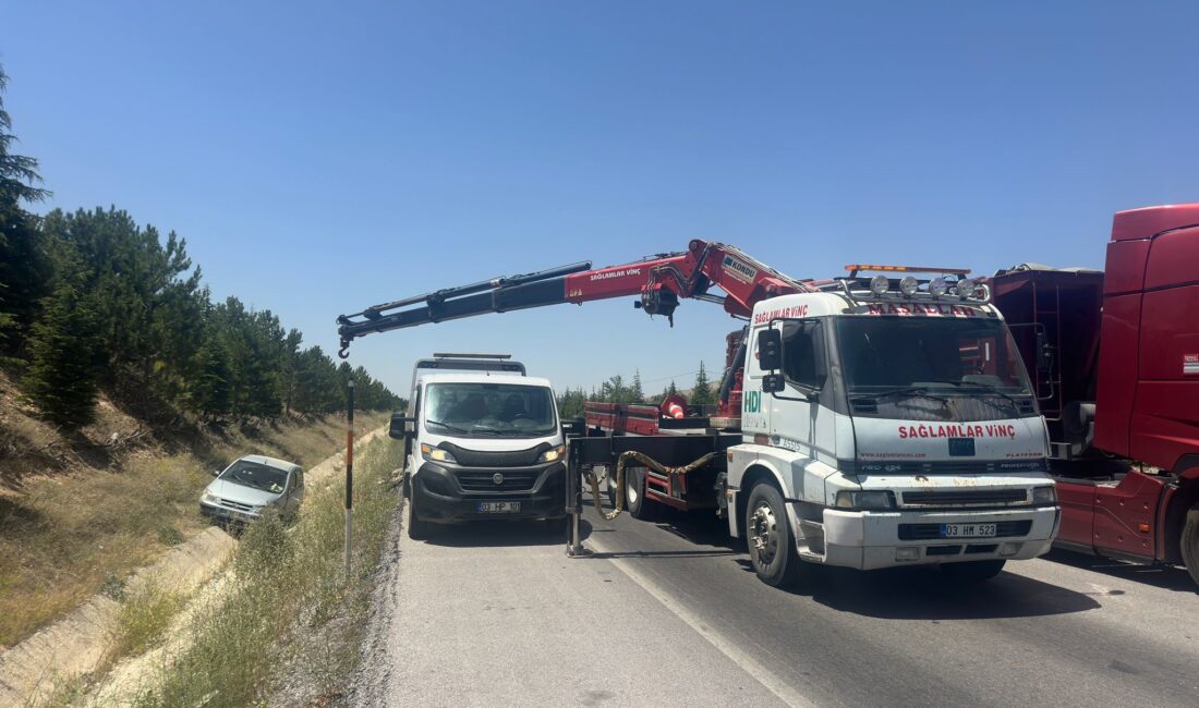 Afyonkarahisar’da kontrolden çıkarak şarampole