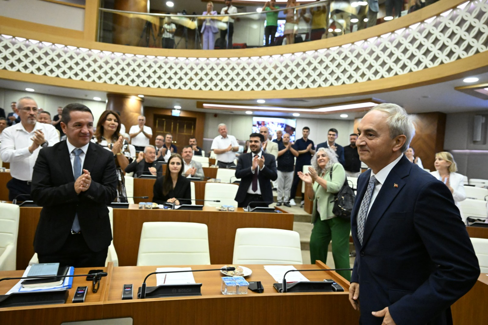 Büyükşehir Meclisi’nde Mesut Kocagöz alkışlarla karşılandı