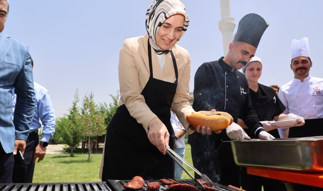 Afyonkarahisar Valisi Doç. Dr.