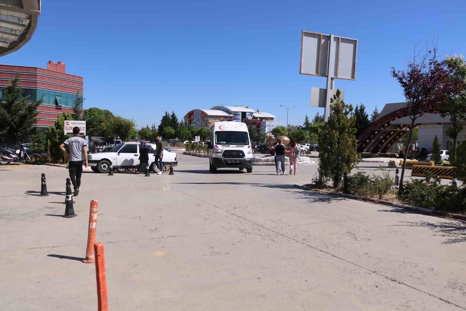 Afyonkarahisar’da birçok kişi kurban keserken yaralandı