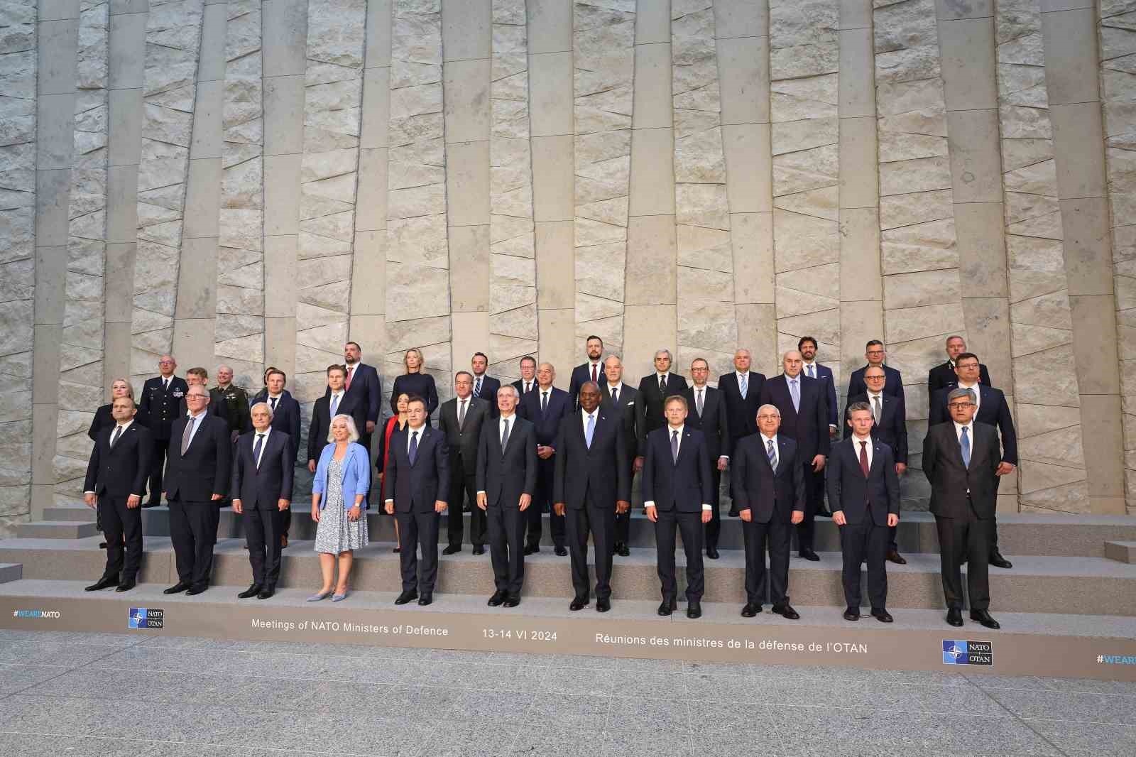 Bakan Güler, aile fotoğrafına katıldı