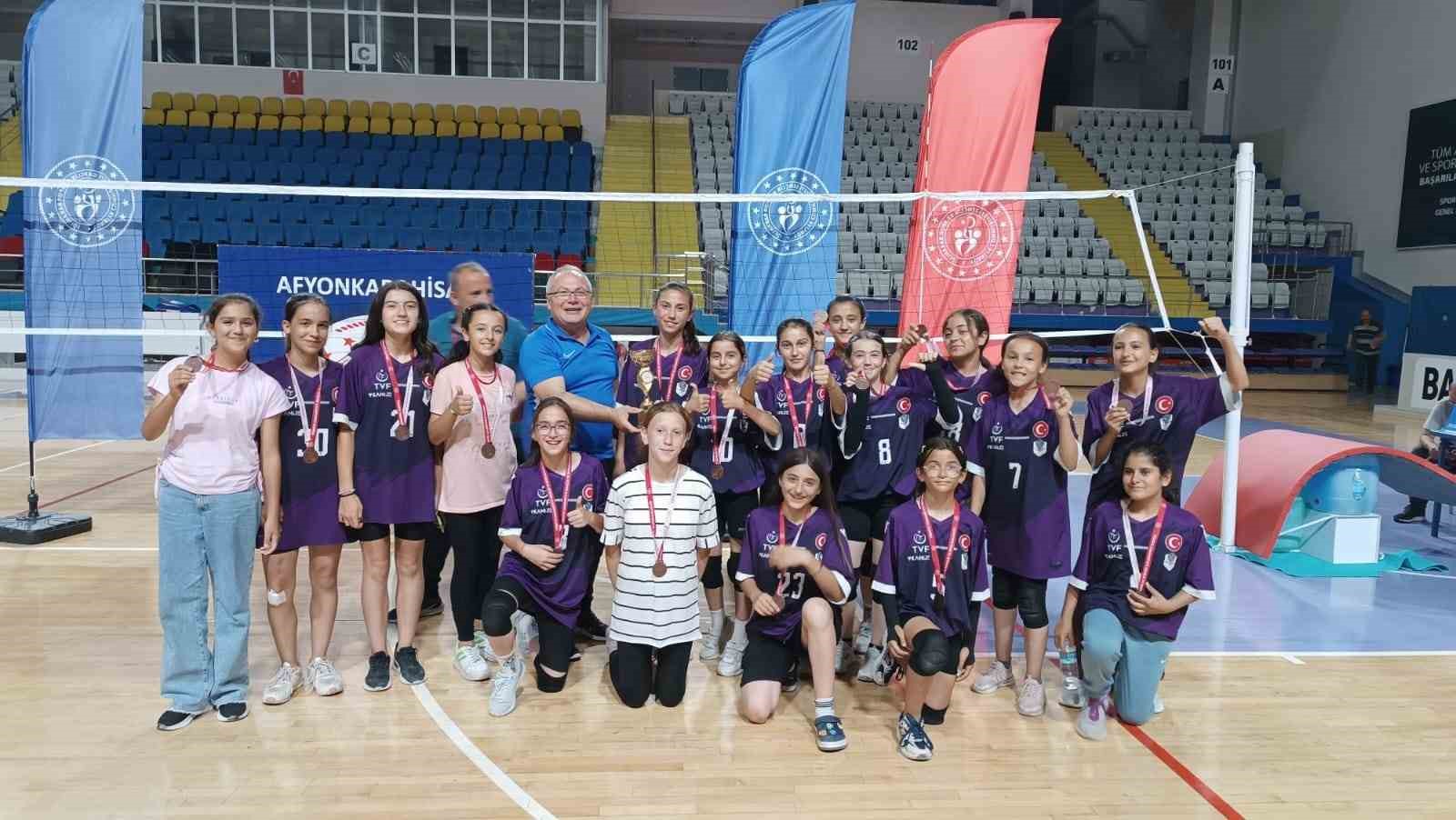 Mini Kızlar Voleybol Kulüp Müsabakaları sona erdi