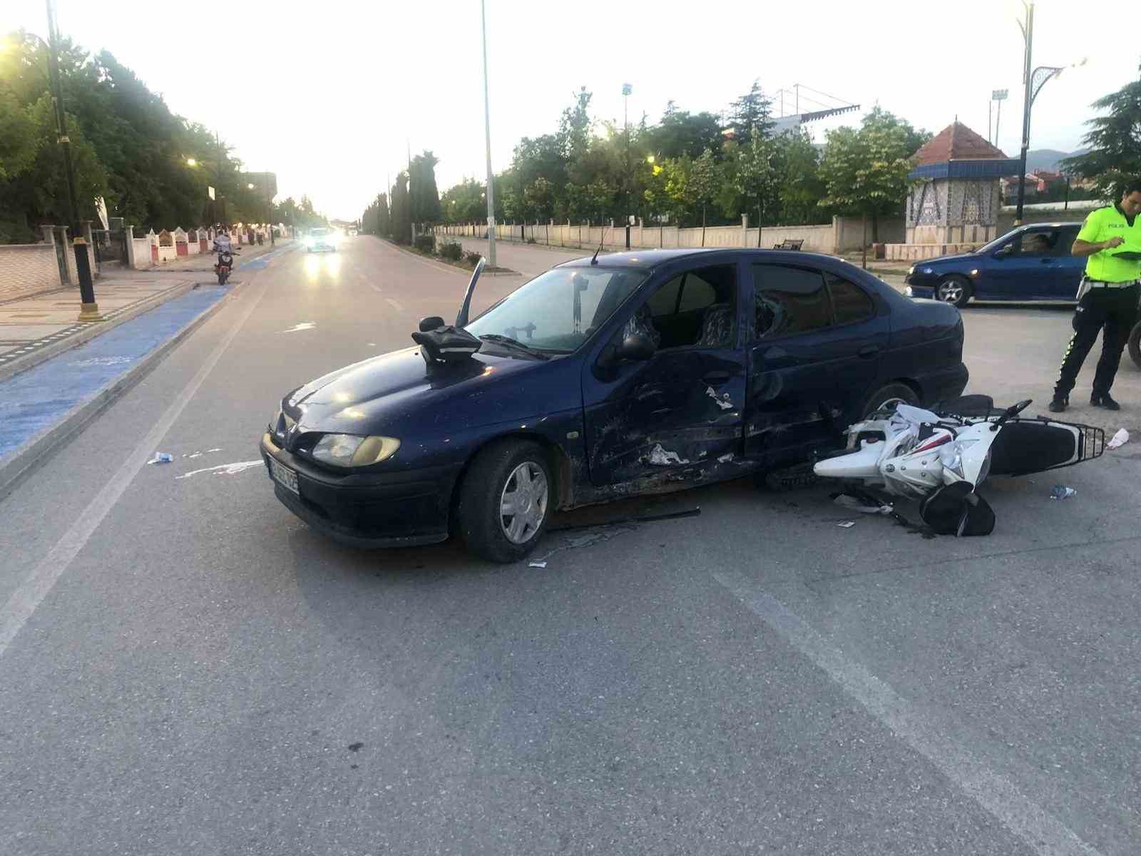 Motosikletin 15 yaşındaki sürücüsü trafik kazasında ağır yaralandı