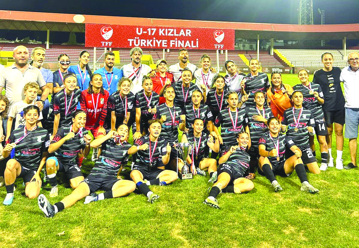 U17 Kızlarda Dudulluspor şampiyon