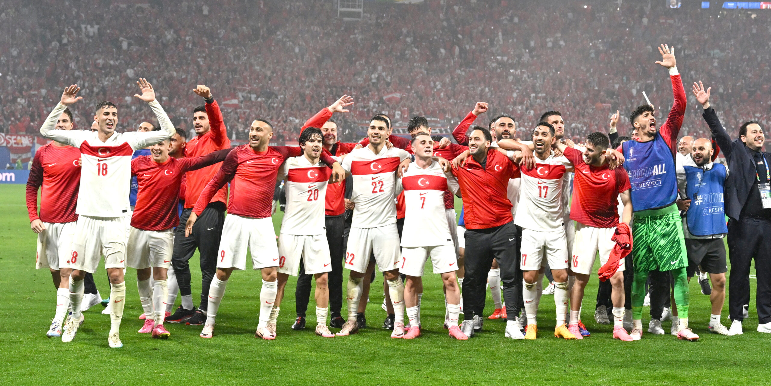 A Milli Futbol Takımımız yarı final için Hollanda karşısında