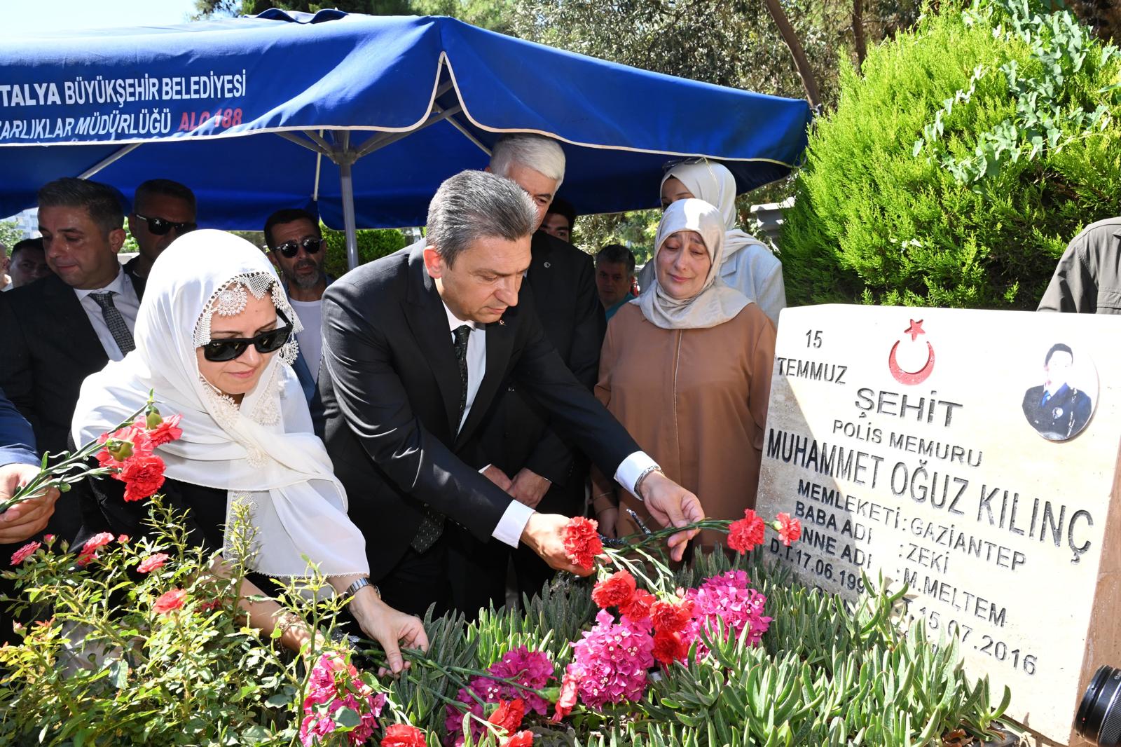 ANTALYA ŞEHİTLİĞİ’NDE 15 TEMMUZ İÇİN DUYGUSAL TÖREN