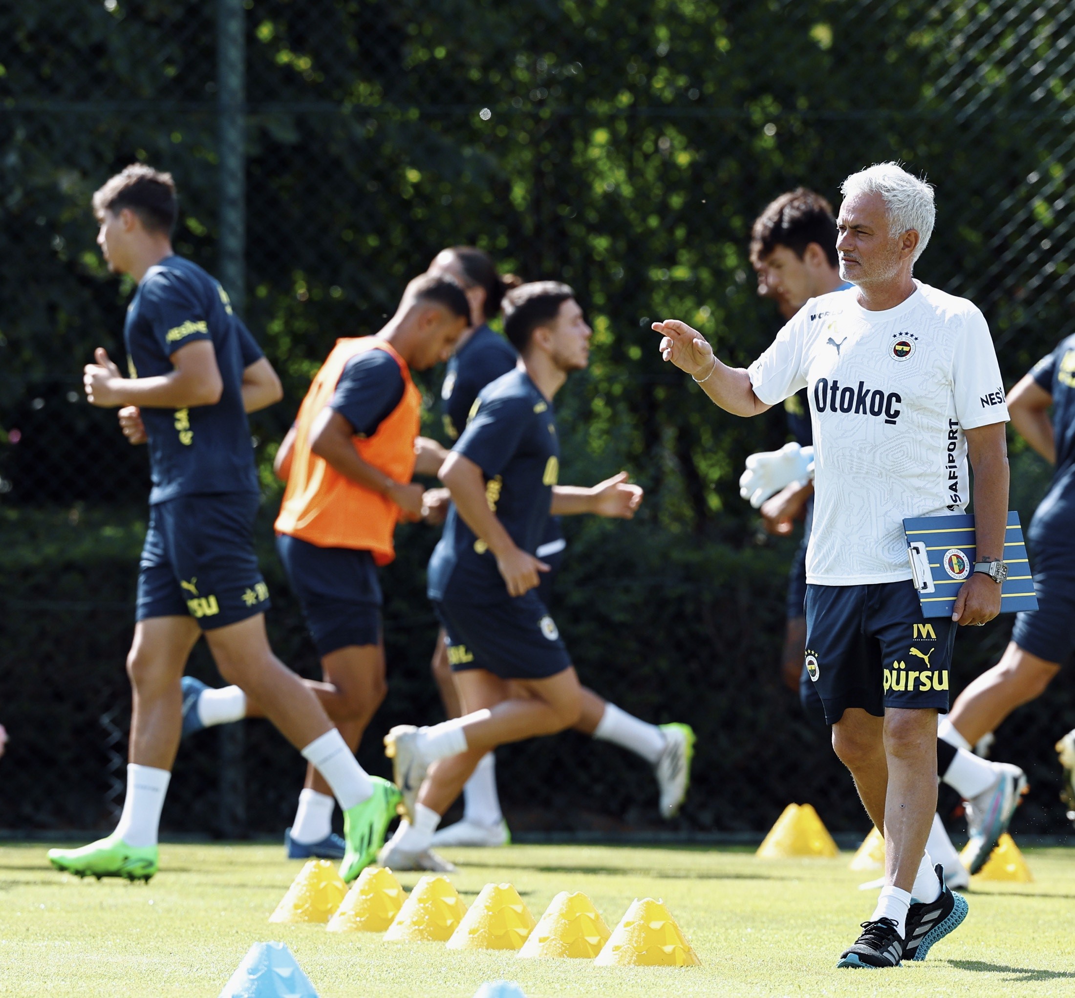 Fenerbahçe, yeni sezon hazırlıklarını sürdürdü