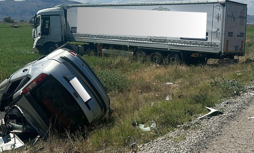 Afyonkarahisar’da tur ile çarpışan