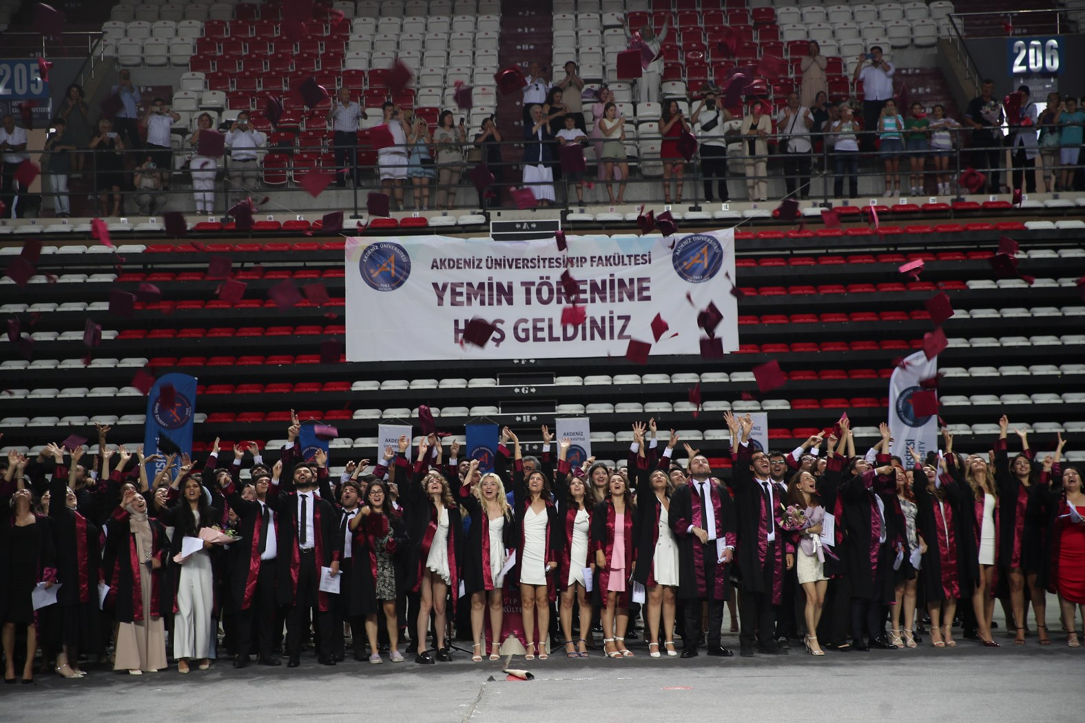 Akdeniz Üniversitesi’nde 293 genç hekim yemin etti