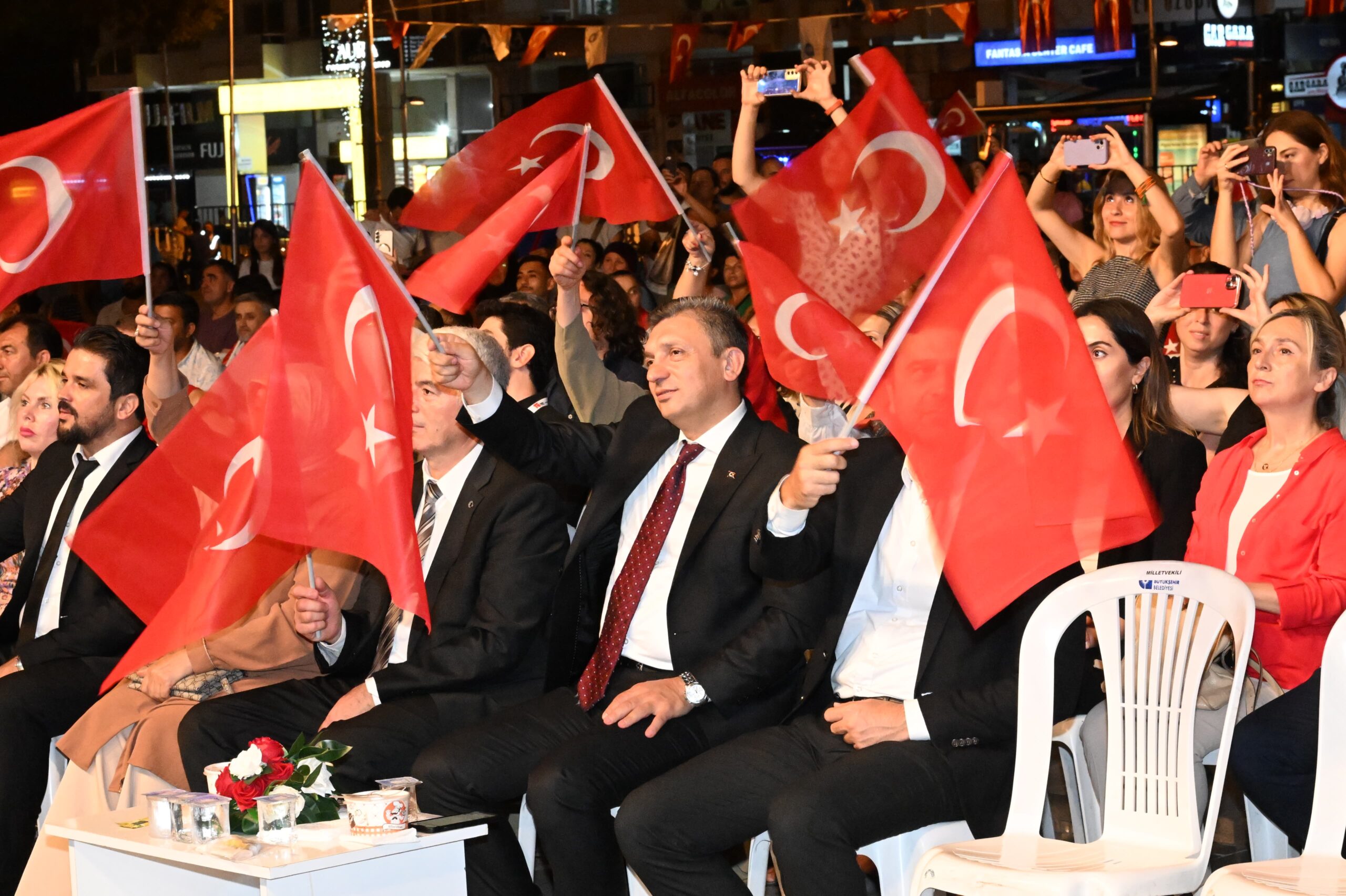 “MİLLETİN ZAFERİ” ANTALYA’DA COŞKU İLE KUTLANDI