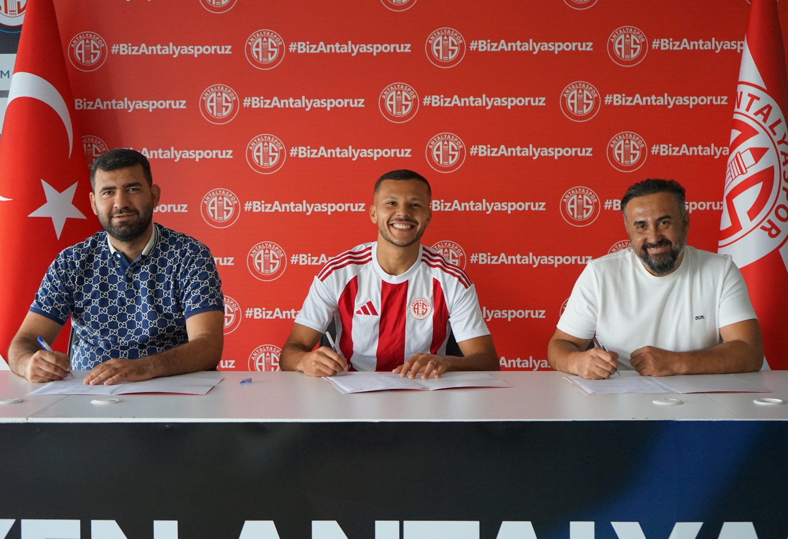 Brezilyalı Thalisson, 3 yıllığına Antalyaspor’da