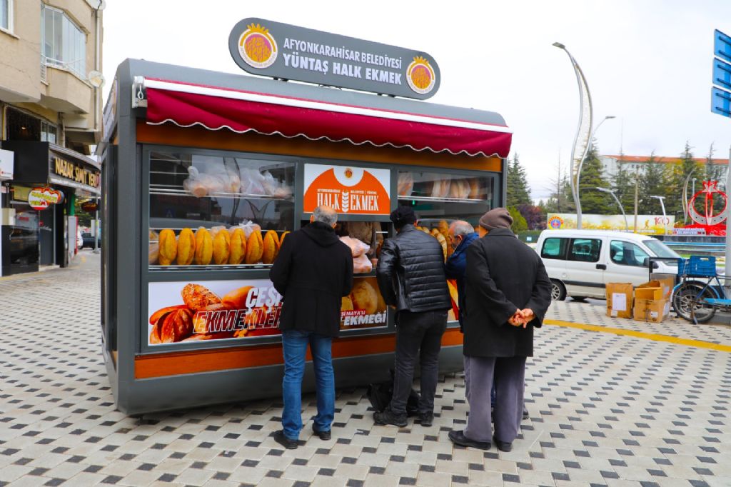 Afyonkarahisar Belediyesi yeni halk ekmek büfesini hayata geçirdi