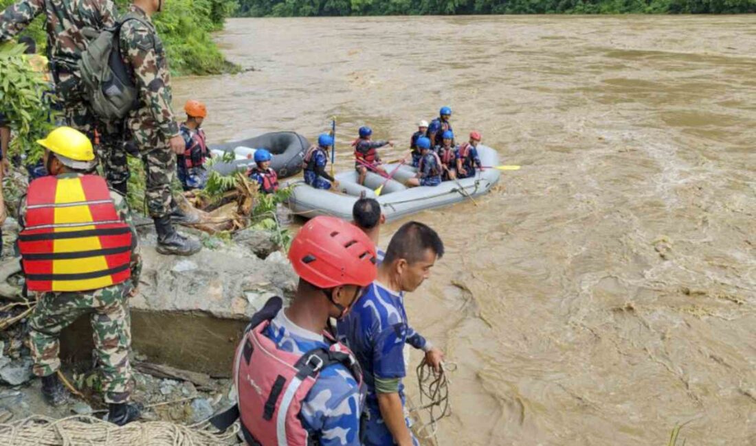 Nepal’de şiddetli yağışların yol