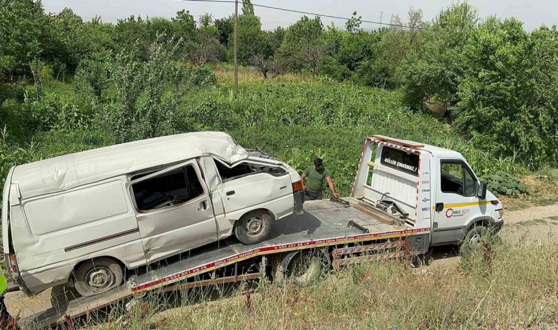 Afyonkarahisar’da takla atarak şarampole