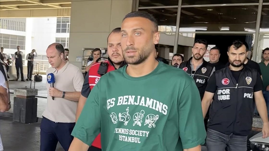 Fenerbahçe’nin prensip anlaşmasına vardığı Cenk Tosun, İstanbul’a geldi